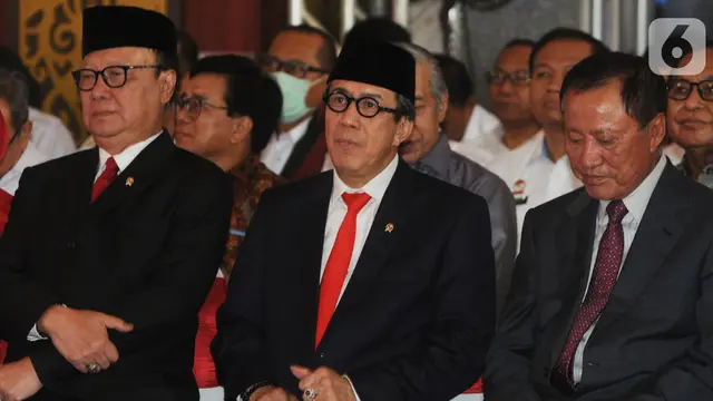 Tjahjo Kumolo Serahkan Jabatan Menkumham kepada Yasonna Laoly
