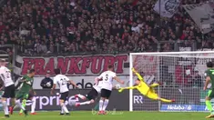 Berita video kiper Werder Bremen, Lukas Hradecky, melakukan penyelamatan fantastis pekan ke-11 Bundesliga 2017-2018. This video presented by BallBall.