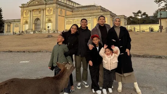 Citra Kirana dan Rezky Aditya liburan di Jepang