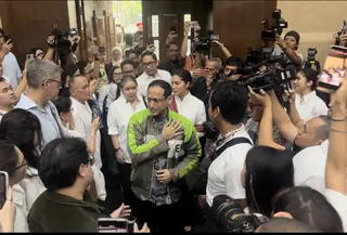 Nadiem Pakai Jaket Gojek Generasi Pertama di Sidang Pleidoi