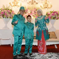 Pasangan Eko Patrio dan Viona Rosalina menggelar hajatan putra bungsunya, Cannaavaro Adrevi Putra Purnomo. Layaknya resepsi pernikahan, pasangan selebriti ini menggelar acara meriah di Balai Sudirman, Jakarta Selatan. (Nurwahyunan/Bintang.com)