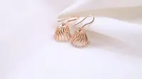 5 Model Anting Emas Simple Elegan, Tampil Cantik di Setiap Momen