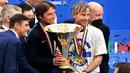 Memenangkan Gelar Liga Italia 2020/2021 bersama Inter Milan merupakan prestasi terbaru Antonio Conte. Selain itu, ia sukses menghentikan dominasi Juventus sebagai penguasa Liga Italia. Namun, ia akhirnya memilih mengakhiri kontraknya akibat masalah keuangan timnya. (AFP/Miguel Medina)