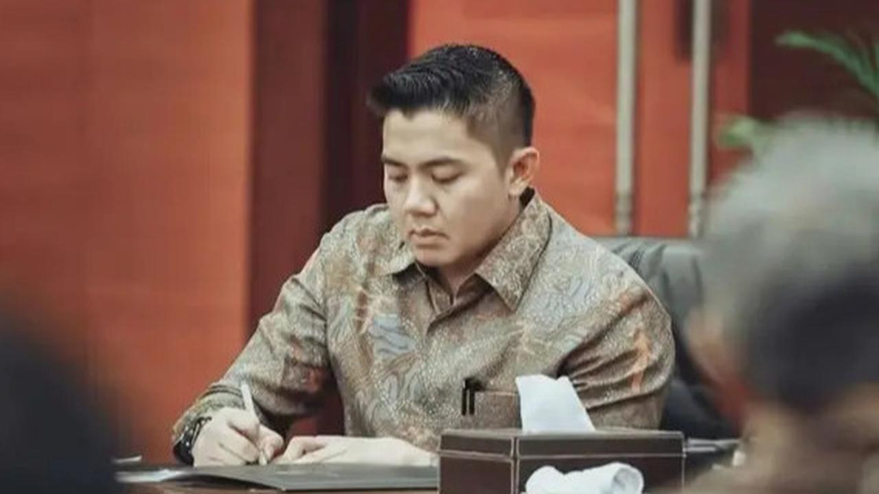 VIDEO: Seskab Letkol TNI Teddy Jawab Tegas Isu Liar Prabowo Mau Ganti Kapolri Listyo