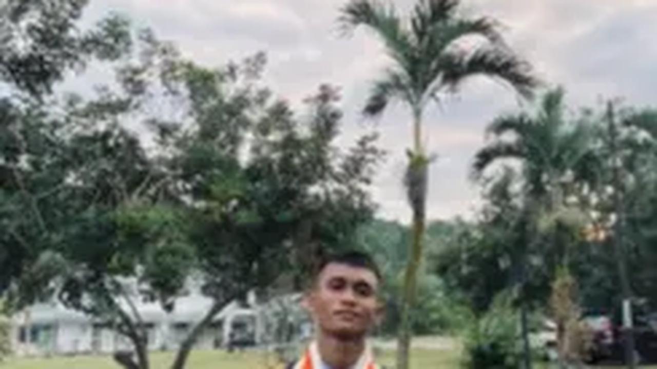 "Kini menjadi anak yang dibanggakan oleh keluarga bu," lanjutnya.<br>