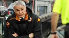 Ekspresi pelatih AS Roma Claudio Ranieri di laga lanjutan Serie A Italia menghadapi Genoa di Marassi Stadium, Genoa, 20 Februari 2011. Roma kalah 3-4. AFP PHOTO / TIZIANA FABI 