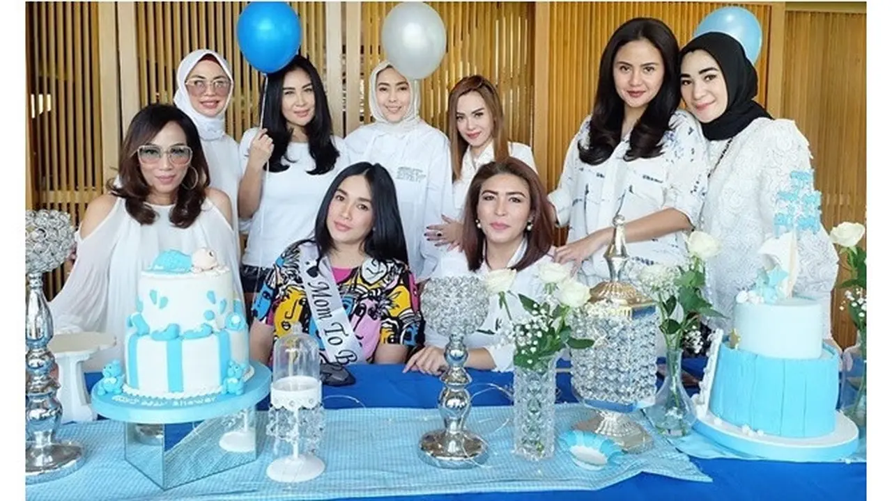 Jelang Lahiran, Ini 7 Potret Baby Shower Kedua Ussy Sulistiawaty Bareng Sahabat