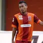 Pemain PBFC, Sultan Samma saat membela timnya pada Turnamen Piala Jenderal Sudirman, (13/12/2015). (Bola.com/Nicklas Hanoatubun)