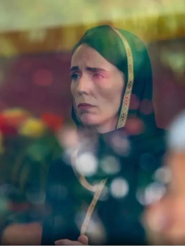 PM Jacinda Ardern Mengenakan Jilbab