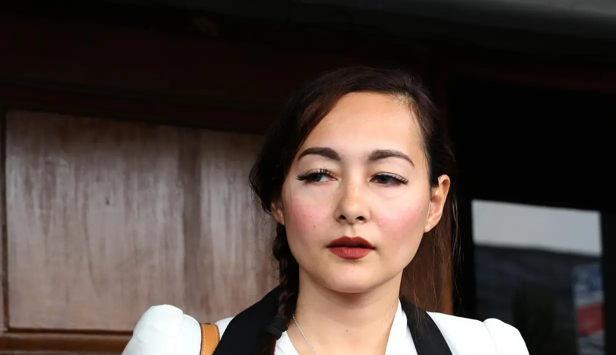 Dewi Rezer hadir dalam sidang yang beragendakan keterangan saksi di Pengadilan Negeri Jakarta Selatan, kawasan Ampera, Jakarta Selatan, Rabu (8/6/2016). (Andy Masela/Bintang.com)