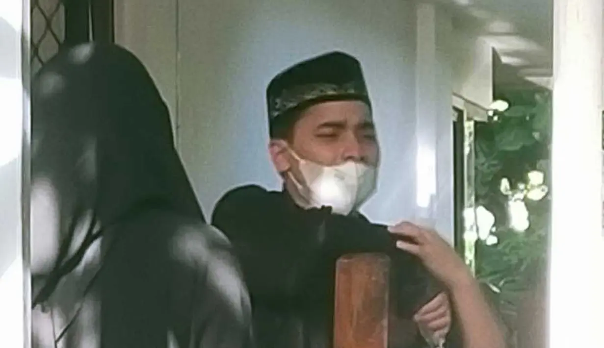Alvin Faiz berduka (Budy Santoso/Kapanlagi.com)