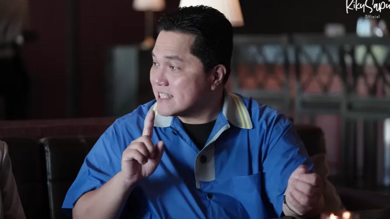 Mereka sedang membicarakan tentang banyak hal, mulai dari filosofi hidup, hingga perihal Bacawapres.