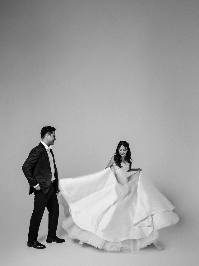 6 Potret Romantis Anggika Bolsterli dan Omar di Pemotretan Prewedding Jelang Menikah, Sederhana Bergaya Kasual-Klasik