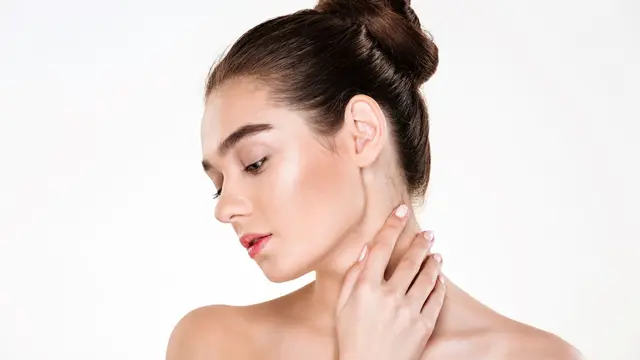 Jenis Perawatan Leher yang Sering Terlupakan (photo by freepik.com)