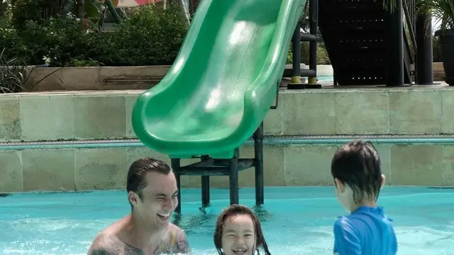 Keseruan Rendy Kjaernett Bareng Anak Sebelum Kabar Perselingkuhan