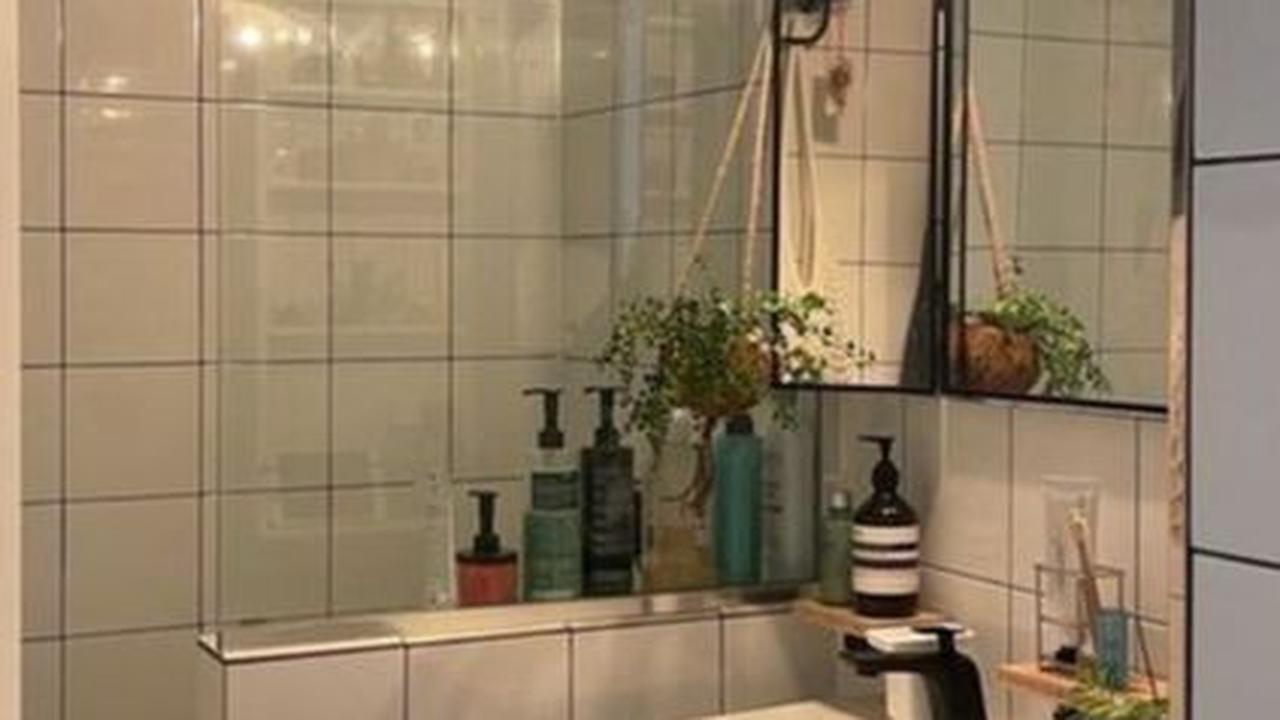 Kamar Mandi dengan Shower Sempit
