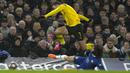<p>Bek Chelsea, Marc Cucurella erusaha merebut bola dari pemain Borussia Dortmund, Giovanni Reyna selama pertandingan babak 16 besar Liga Champions di Stamford Bridge, London, Rabu (8/3/2023).Chelsea menang atas Dortmund dengan skor 2-0 dan melaju ke perempatfinal dengan agregat 2-1. (AP Photo/Alastair Grant)</p>