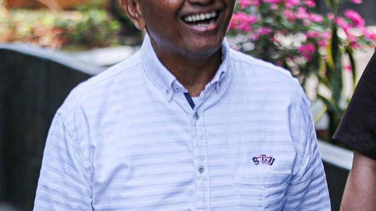 Dahlan Iskan terlihat santai ketika tiba di gedung antirasuah itu. Dia banyak mengumbar senyumnya kepada awak media.<br>