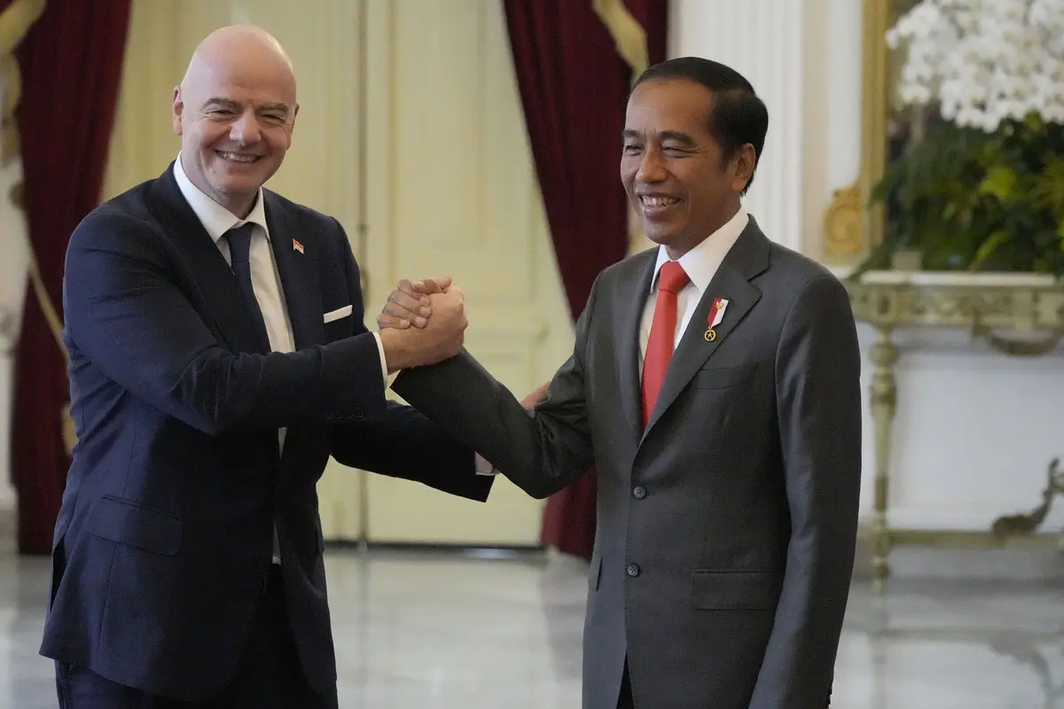 Foto: Momen Jokowi Sambut Presiden FIFA di Istana Merdeka