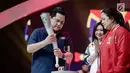 Ketua Pelaksana INASGOC Erick Thohir (kiri), Menko PMK Puan Maharani dan Susi Susanti saat peluncuran Torch Asian Games dalam Konser 100 Hari Menuju Asian Games 2018 di Studio 6 Emtek, Jakarta, Kamis (10/5). (Liputan6.com/Faizal Fanani)