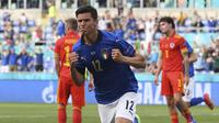 Timnas Italia memetik kemenangan ketiganya saat mengalahkan Wales 1-0, Minggu (20/6/2021) malam WIB dalam laga terakhir Grup A Euro 2020 (Euro 2021) di Olimpico Stadium, Roma. Italia lolos ke 16 Besarsebagai juara grup dengan poin 9 diikuti Wales sebagai runner-up. (Foto: AP/Pool/Alberto Lingria)