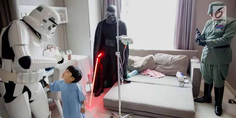 Superhero Star Wars Hibur Pasien di Siloam Hospitals