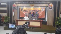 Jajaran Sat Reskrim Polres Bantul berhasil membekuk pengirim sate beracun yang menewaskan Naba Dwi Prasetya (8), bocah asal Padukuhan Salakan Kalurahan Bangunharjo Kapanewonan Sewon Bantul, putra pengemudi ojek online Bandiman (36). (Liputan6.com/ Hendro)