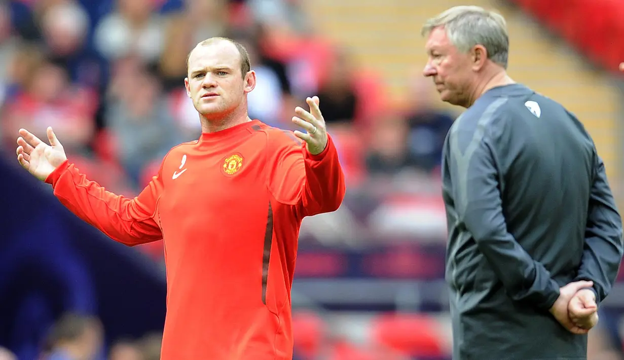 Sir Alex menyatakan jika Rooney memiliki kualitas dan karakteristik untuk bisa menjadi pelatih yang bagus. Walaupun masih minim jam terbang menjadi pelatih, namun nama Rooney berpeluang besar bisa menghasilkan sesuatu yang positif bagi Setan Merah. (AFP/Franck Fife)