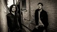 Angels and Airwaves kembali kehilangan personel tetapnya. Kali ini, sang gitaris David Kennedy yang memutuskan mundur dari band.