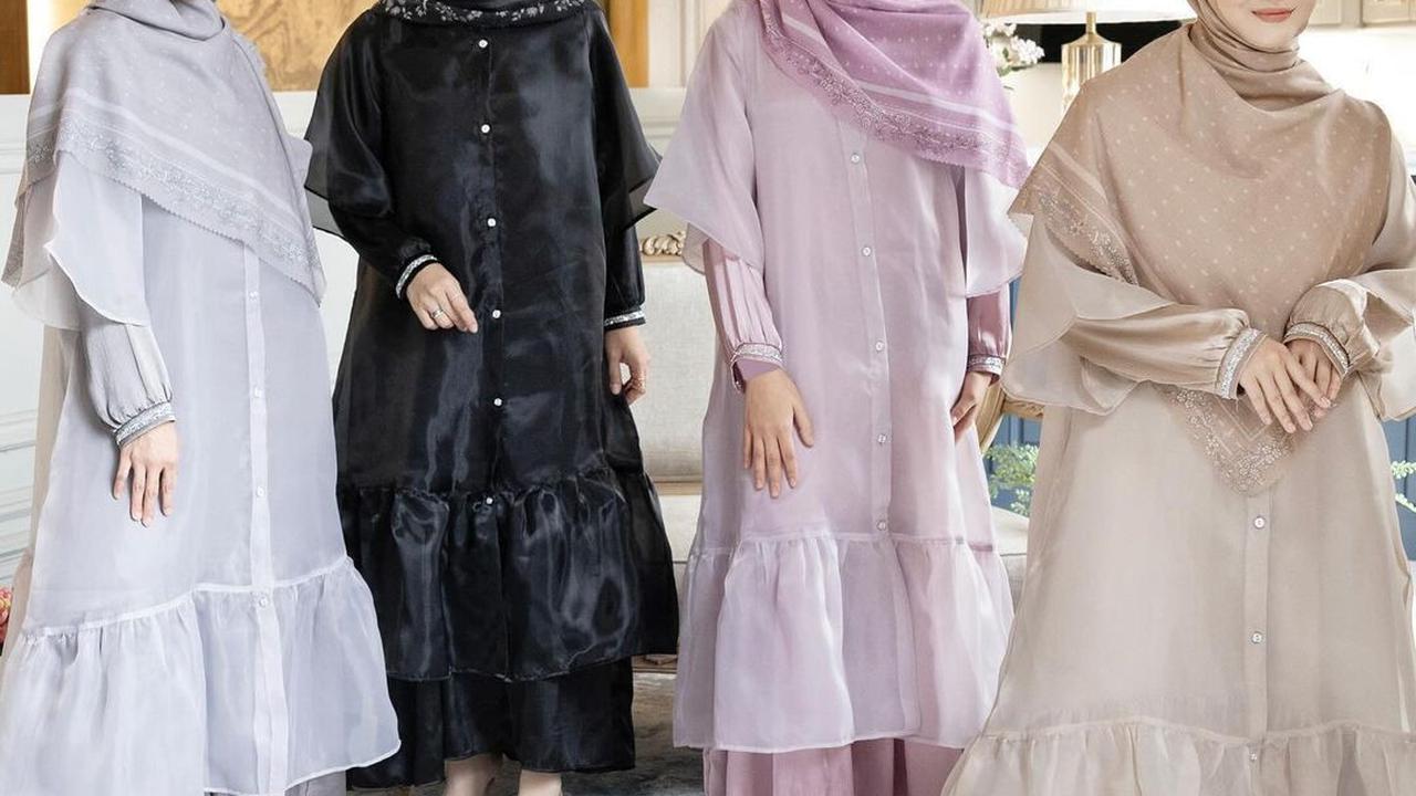 6 Gaya Geng Artis Natasha Rizky-Nina Zatulini Dibalut Gamis Elegan yang Bisa jadi Inspirasi Outfit Bukber