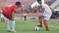 Striker Persis Solo, Ainudin Defira dinanti pelatih Agung Setyabudi untuk tampil di Indonesia Soccer Championship B 2016. (Bola.com/Romi Syahputra)