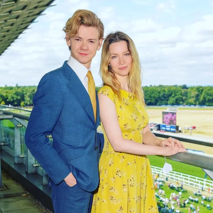 Thomas Brodie-Sangster dan Talulah Riley menikah. [Foto: Instagram/talulahrm]