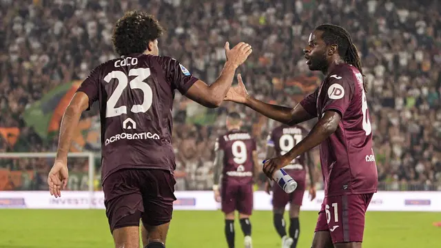 Foto: Jay Idzes Tampil Impresif, Sayang Venezia Tumbang dari Torino di Liga Italia