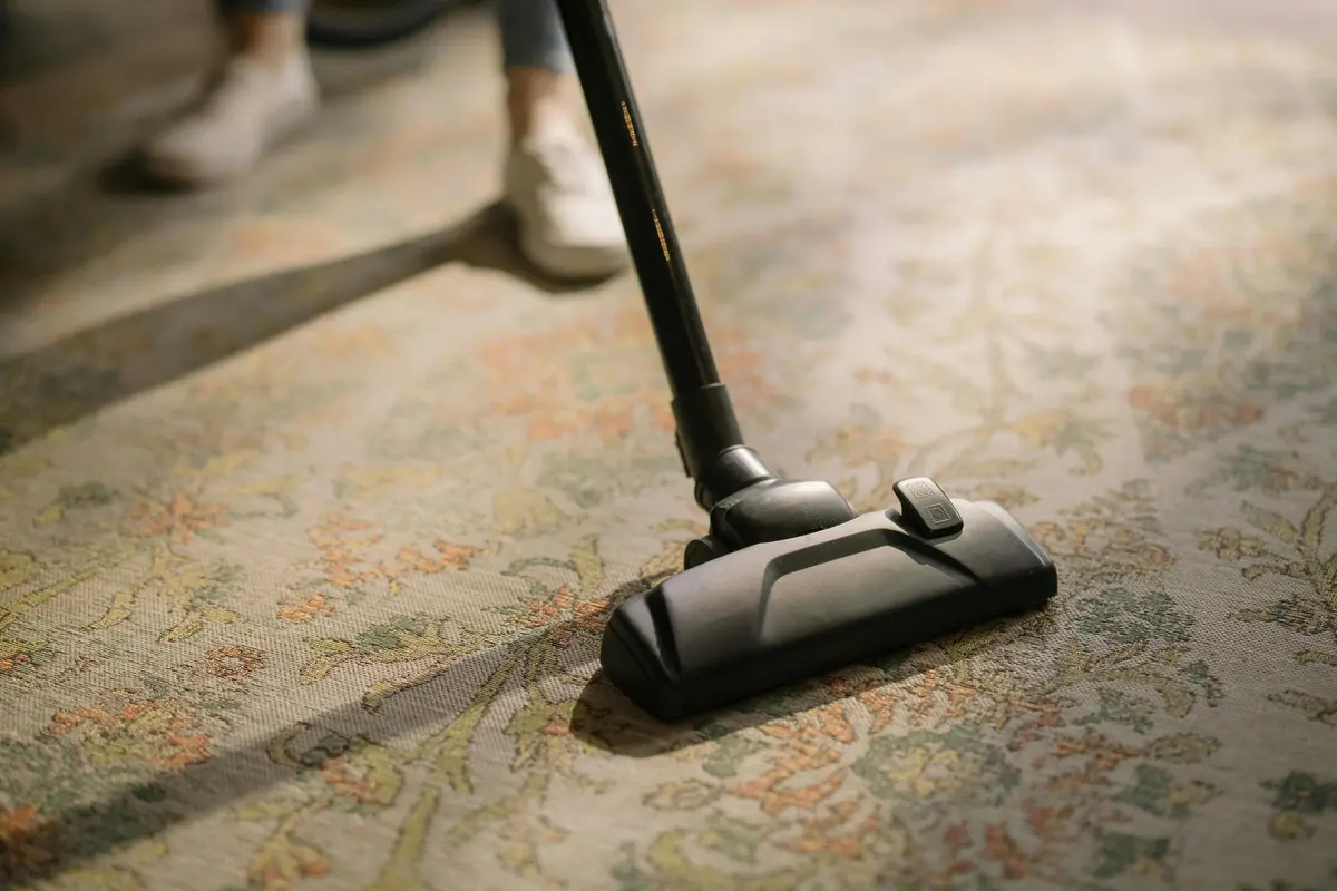Gunakan Vacuum Cleaner Ketika Sedang Bebersih