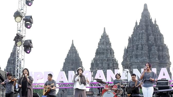 Rida Sita Dewi di Prambanan Jazz Festival 2019 (Bambang E Ros/Fimela.com)