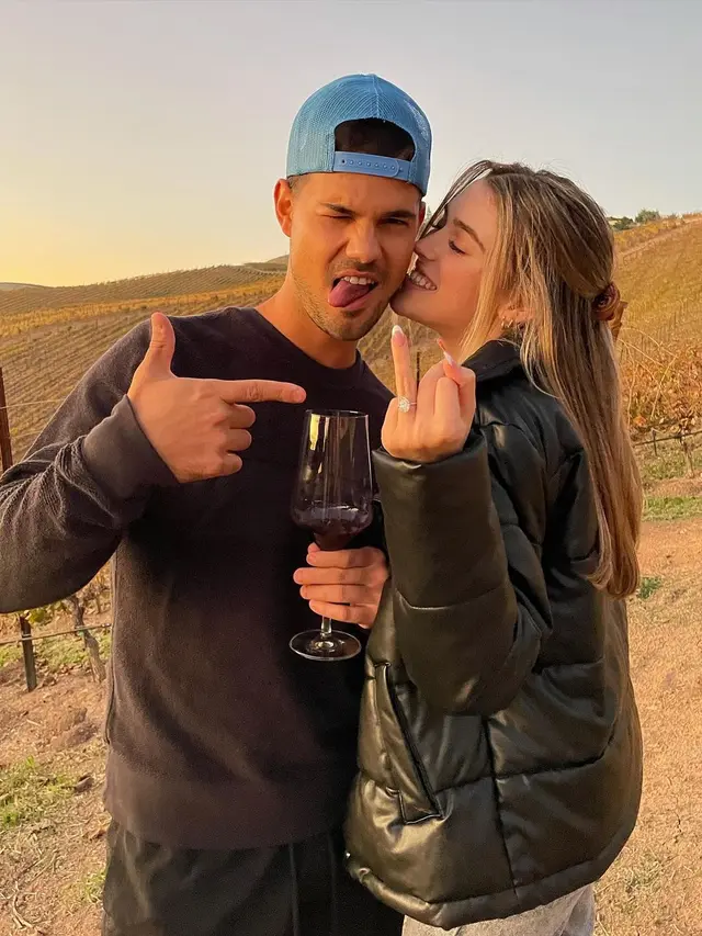 Taylor Lautner dan tunangannya Taylor Dome (Foto: Instagram/@taylorlautner)