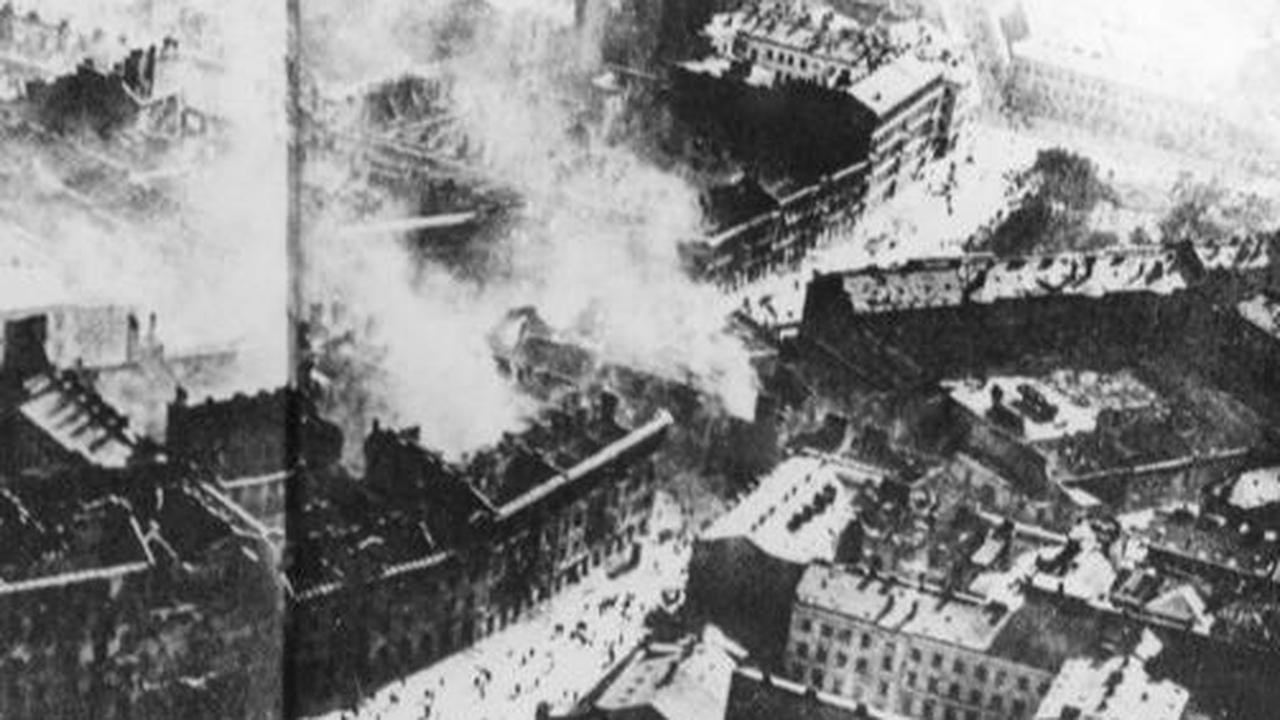 Setelah penembakan dan pemboman besar-besaran, Warsawa secara resmi menyerah kepada Jerman pada 28 September 1939.