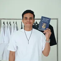 Dunia Enggak Berputar Buat Kamu Saja./Copyright&nbsp;Gradien Mediatama