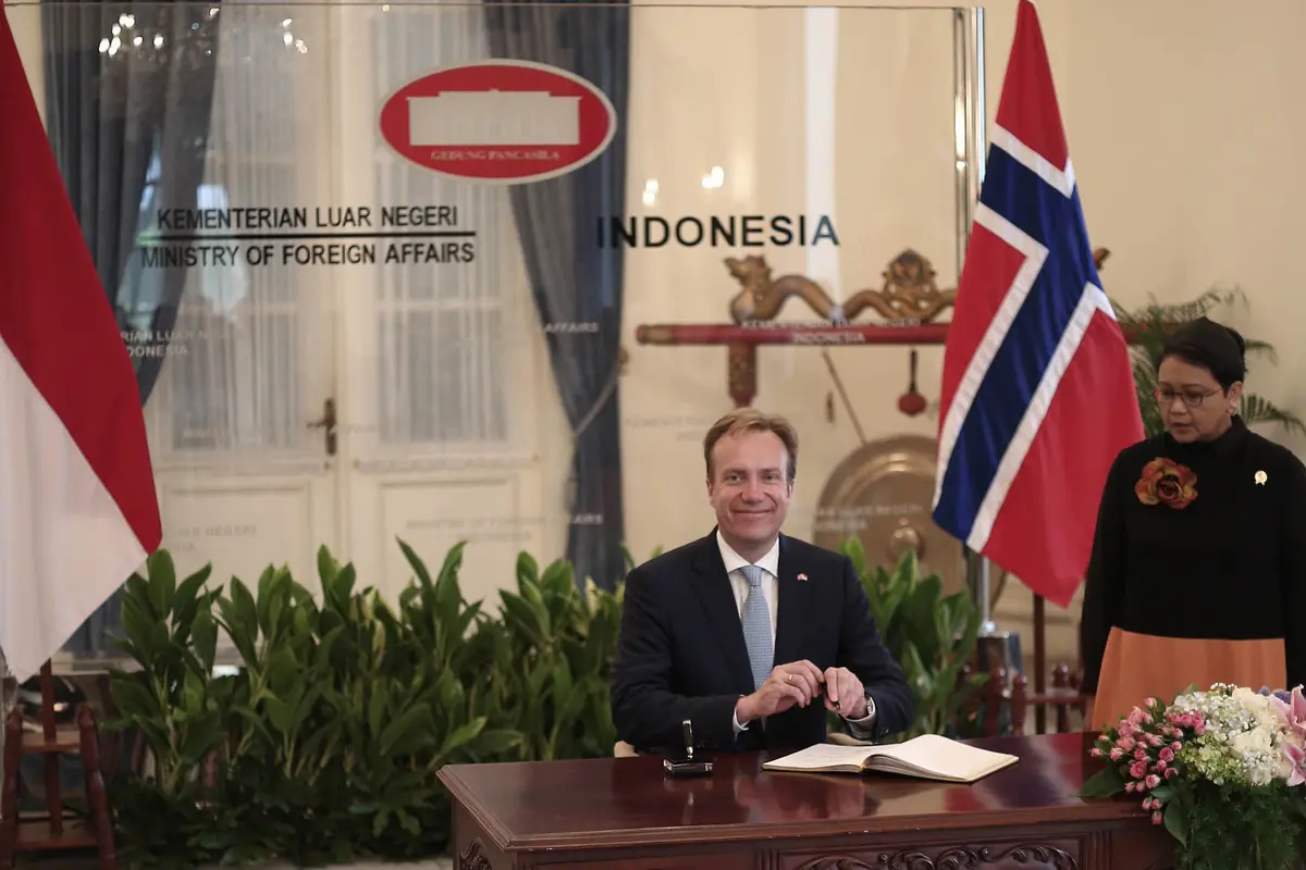 20160530-Menlu RI Retno Marsudi Terima Kedatangan Menlu Norwegia Borge Brende-Jakarta