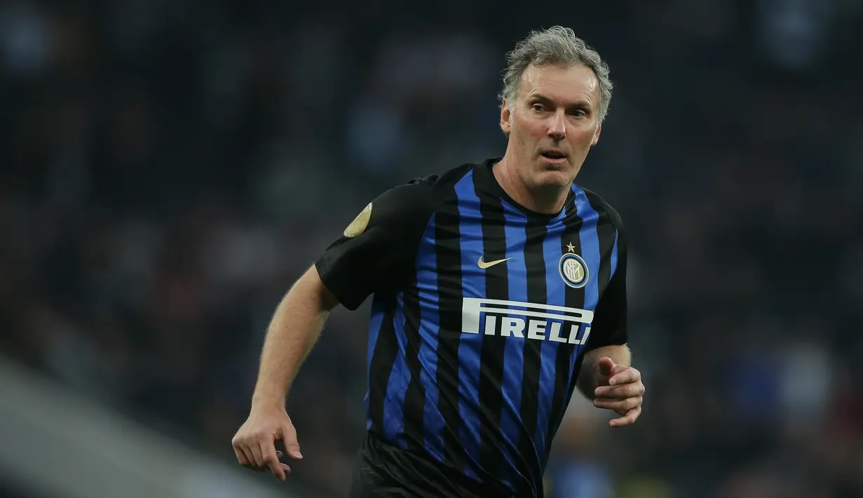 Laurent Blanc (68 gol) - Legenda Inter Milan ini menjadi salah satu bek yang juga rajin mencetak gol. Selama Kariernya sebagai pemain bek, Blanc mencetak 68 gol dari 447 laga. (AFP/ Daniel Leal-Olivas)