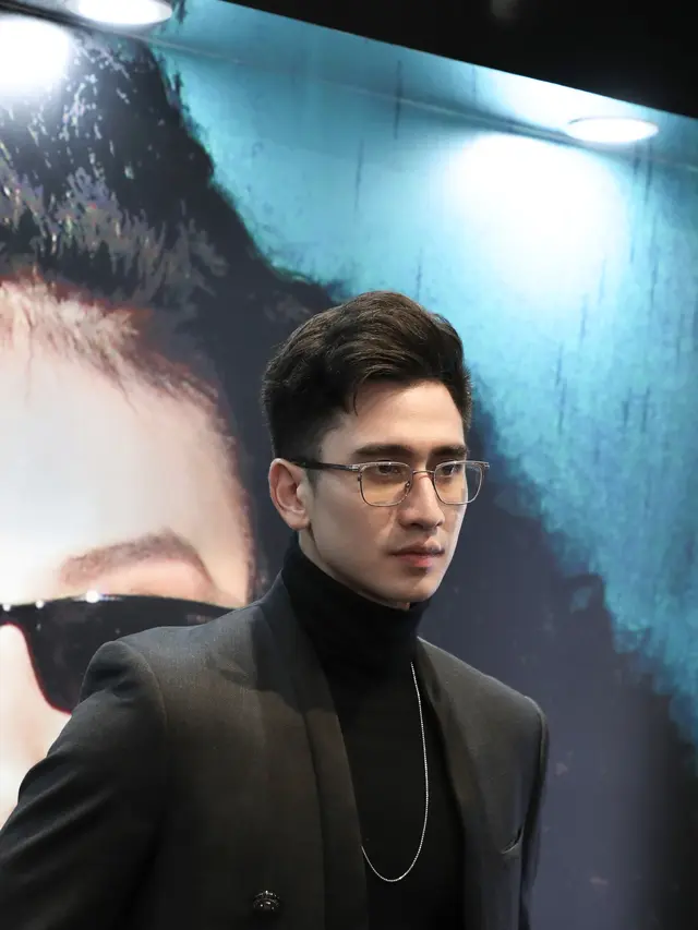 Intip Keseruan Siluet Segar Koleksi Kacamata Tom Ford 2023