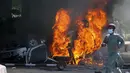 <p>Pengunjuk rasa yang marah menyerbu dan membakar sebuah gedung yang menampung Radio Pakistan di barat laut ketika jumlah korban tewas akibat kekerasan meningkat menjadi empat.</p>