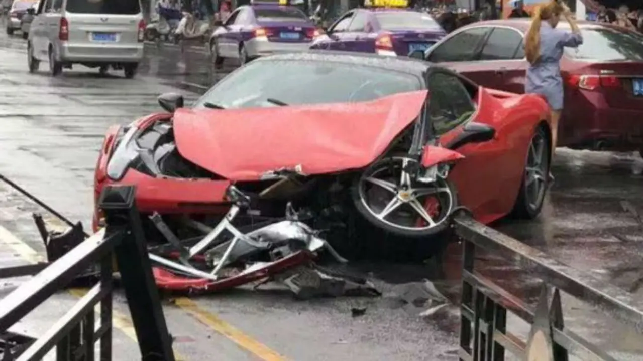 Belum Lama Pinjam Mobil, Wanita Ini Hancurkan Ferrari Seharga Rp 8,6 Miliar
