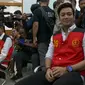 Pemain sinetron Kriss Hatta bersiap menjalani sidang perdana kasus dugaan penganiayaan di PN Jakarta Selatan, Rabu (9/10/2019). Kriss Hatta diduga melakukan penganiayaan terhadap pemain FTV bernama Anthony Hillenaar. (Liputan6.com/Herman Zakharia)