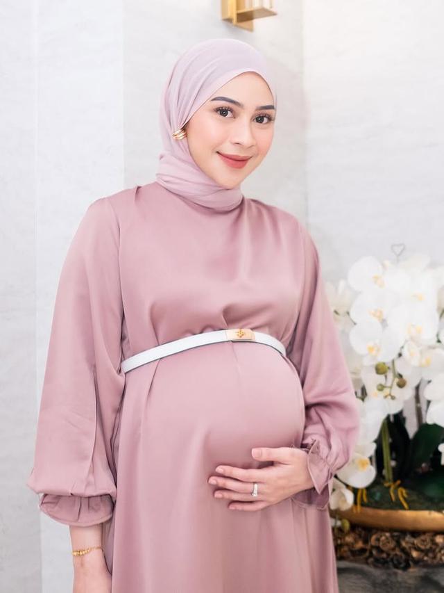 6 Potret Ira Nandha Pamer Baby Bump, HPL Makin Dekat Akui Jadi Suka Menangis