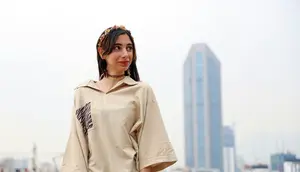 Pakaian Kebesaran Jangan Langsung Dipotong, Coba Trik Styling Ini