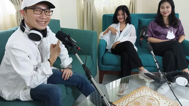 Mayang dan Chika saat berkonsultasi dengan Coach Rheo (ist)
