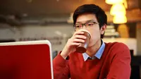 6 Keuntungan dan Pertimbangan Menambahkan Gula dalam Kopi yang Harus Anda Ketahui