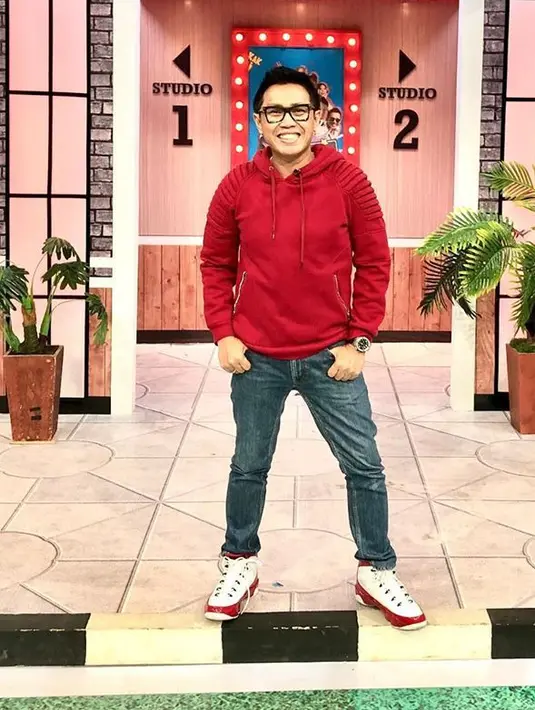 "Jadi nanti PAK EKO ini ingin memberikan materi pembelajaran yang edukatif, ringan dan ada kemasan entertainmentnya. Makanya saya mengajak teman-teman pekerja seni untuk dukung gerakan Pak Eko," pungkas Eko Patrio. (Instagram/ekopatriosuper)