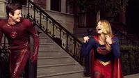 The Flash dan Supergirl (Source: moviepilot.com)